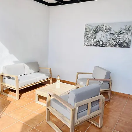 Con Amplia Terraza En La Playa *