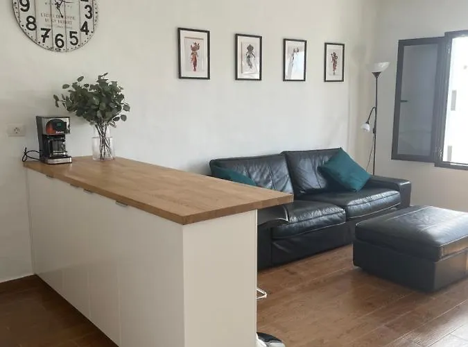 Con Amplia Terraza En La Playa 公寓