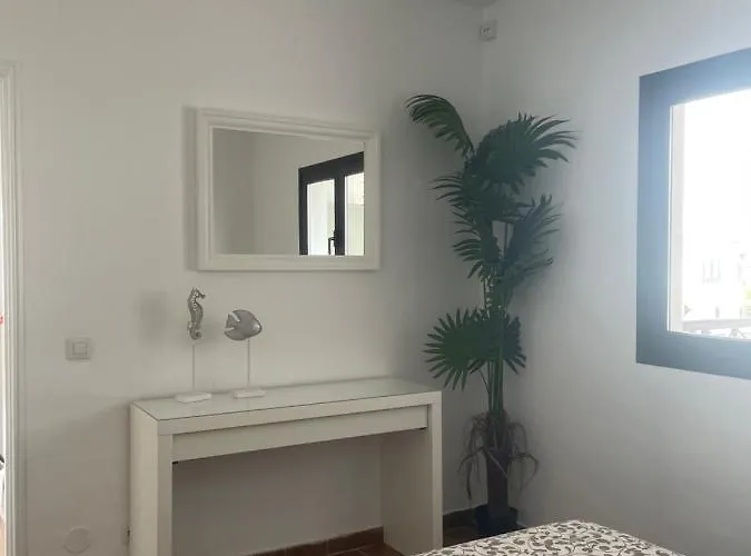 Con Amplia Terraza En La Playa *