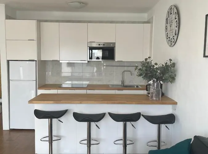 Con Amplia Terraza En La Playa *