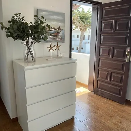 Con Amplia Terraza En La Playa