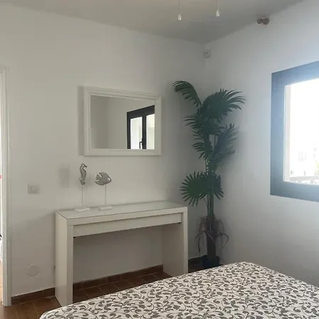 Con Amplia Terraza En La Playa *