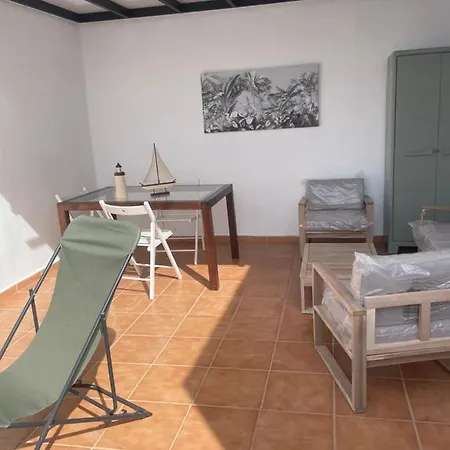 Con Amplia Terraza En La Playa *