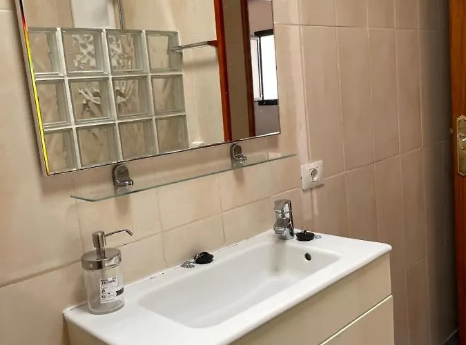 Con Amplia Terraza En La Playa *