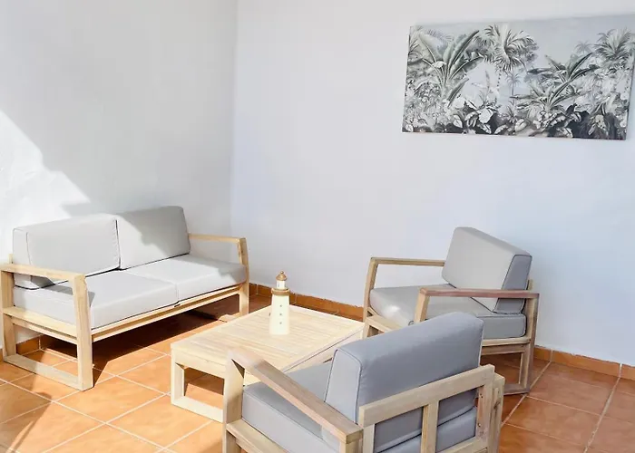 Con Amplia Terraza En La Playa *